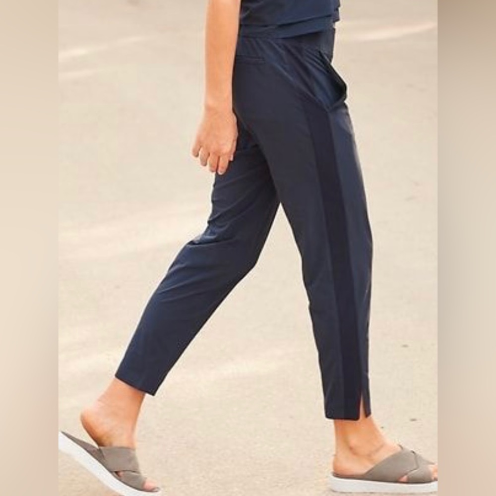 Athleta Brooklyn Ankle Pant- Navy blue-Excellent condition!
